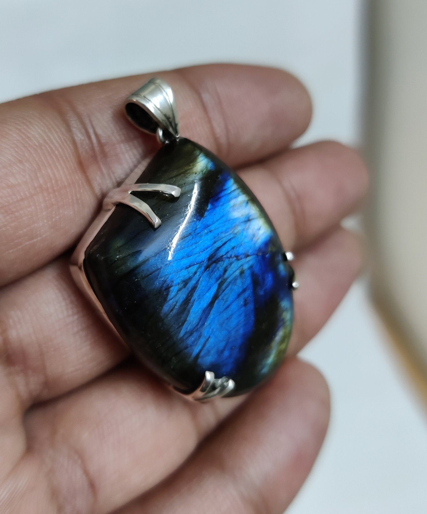 Blue Flashy Labradorite Pendant, Cabochon Gemstone Pendant, 925 Sterling Silver Jewelry, Free Stone Pendant, Healing Natural Stone Pendant