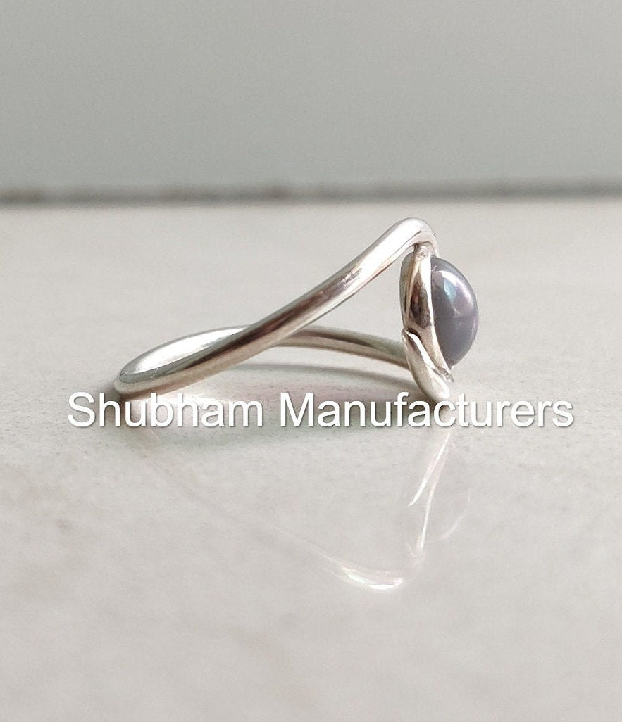 Gray Moonstone Ring, 925 Sterling Silver Ring, Handmade Designer Ring for Her, Natural Gemstone, Simple Everyday Bezel Ring, Bypass Shank