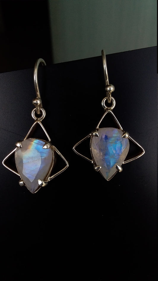 Rainbow moonstone Silver Earrings, handmade Earring, 925 sterling Silver Earrings, Dangle and Drop Earring, Earring, white with blue fire