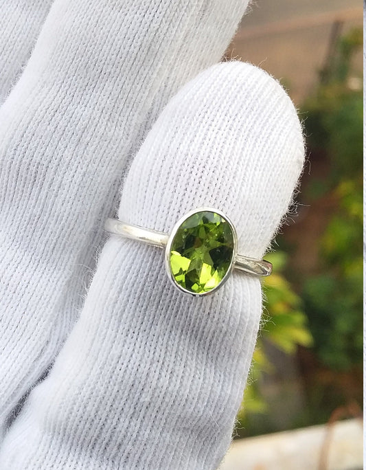 Peridot ring women, Natural Peridot Ring, peridot ring silver, Oval Faceted Stone handmade ring, November Birthstone Ring, ring size 5 1/2