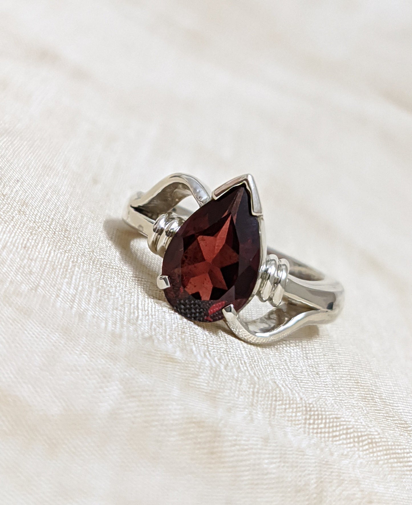 Natural Red Garnet Ring, 925 Silver Ring, Jewelry for Love, Red Gemstone Ring, Designer Engagement Ring, Propose Ring for Her, Ring Size 6.5