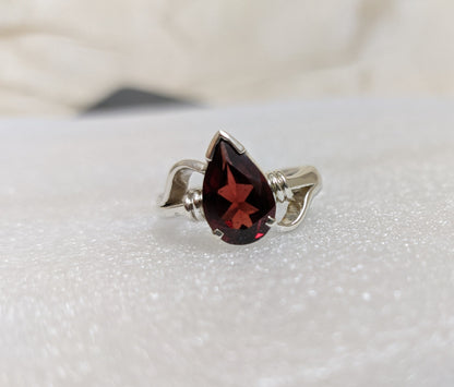 Natural Red Garnet Ring, 925 Silver Ring, Jewelry for Love, Red Gemstone Ring, Designer Engagement Ring, Propose Ring for Her, Ring Size 6.5