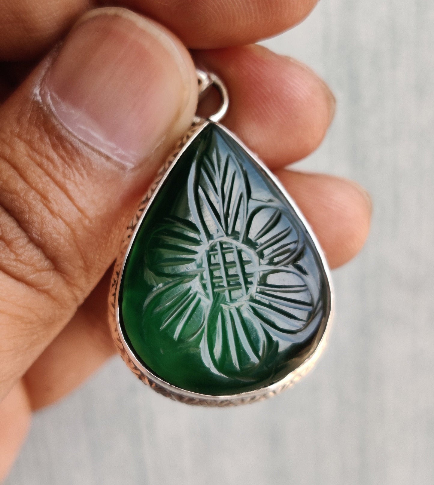 Green Onyx Carving Pendant, 925 Sterling Silver Pendant, Onyx Jewelry, Green Gemstone Pendant, Birthstone Pendant, Leo zodiac pendant