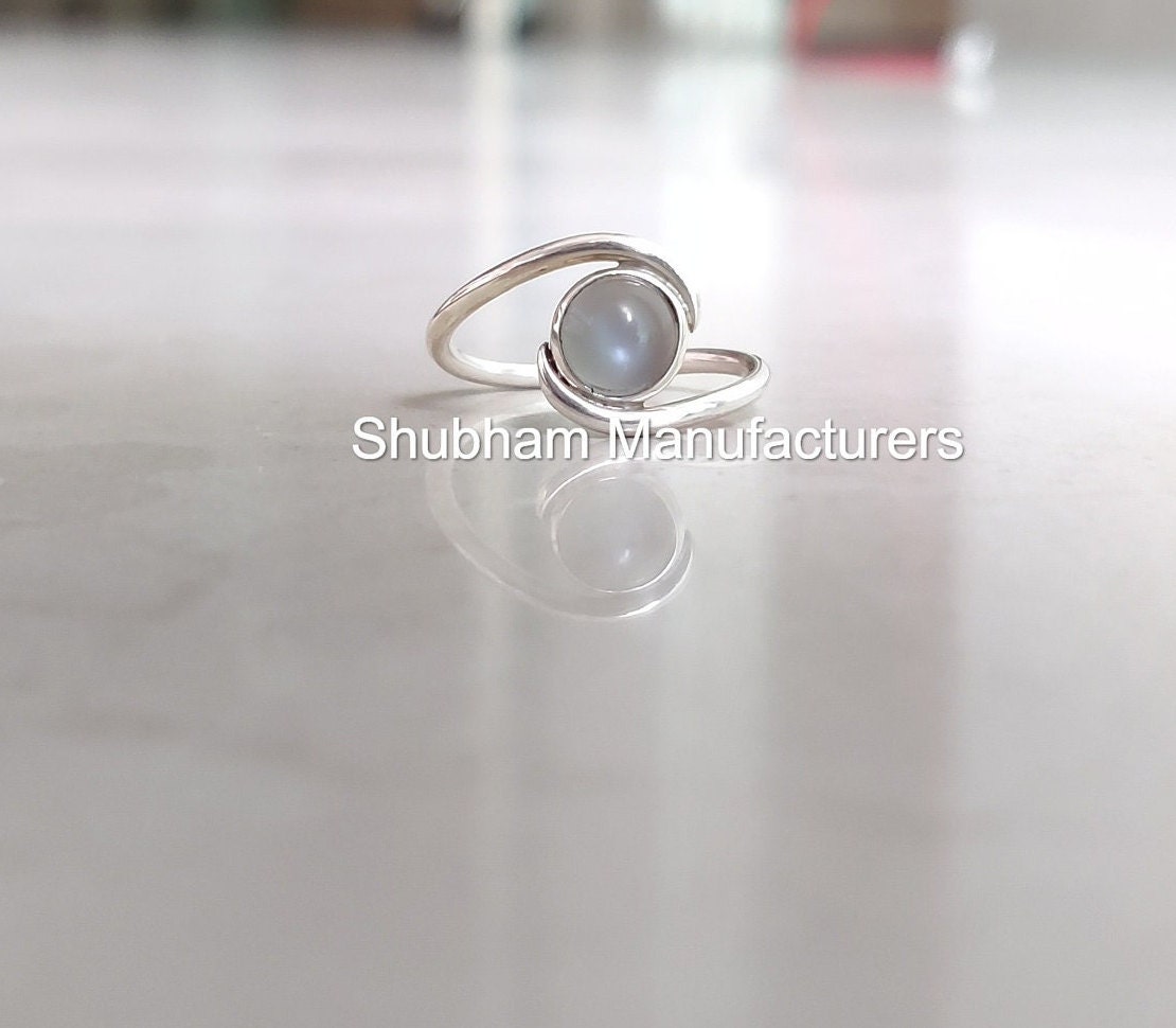 Gray Moonstone Ring, 925 Sterling Silver Ring, Handmade Designer Ring for Her, Natural Gemstone, Simple Everyday Bezel Ring, Bypass Shank