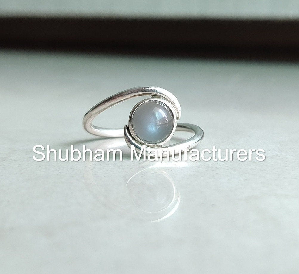 Gray Moonstone Ring, 925 Sterling Silver Ring, Handmade Designer Ring for Her, Natural Gemstone, Simple Everyday Bezel Ring, Bypass Shank